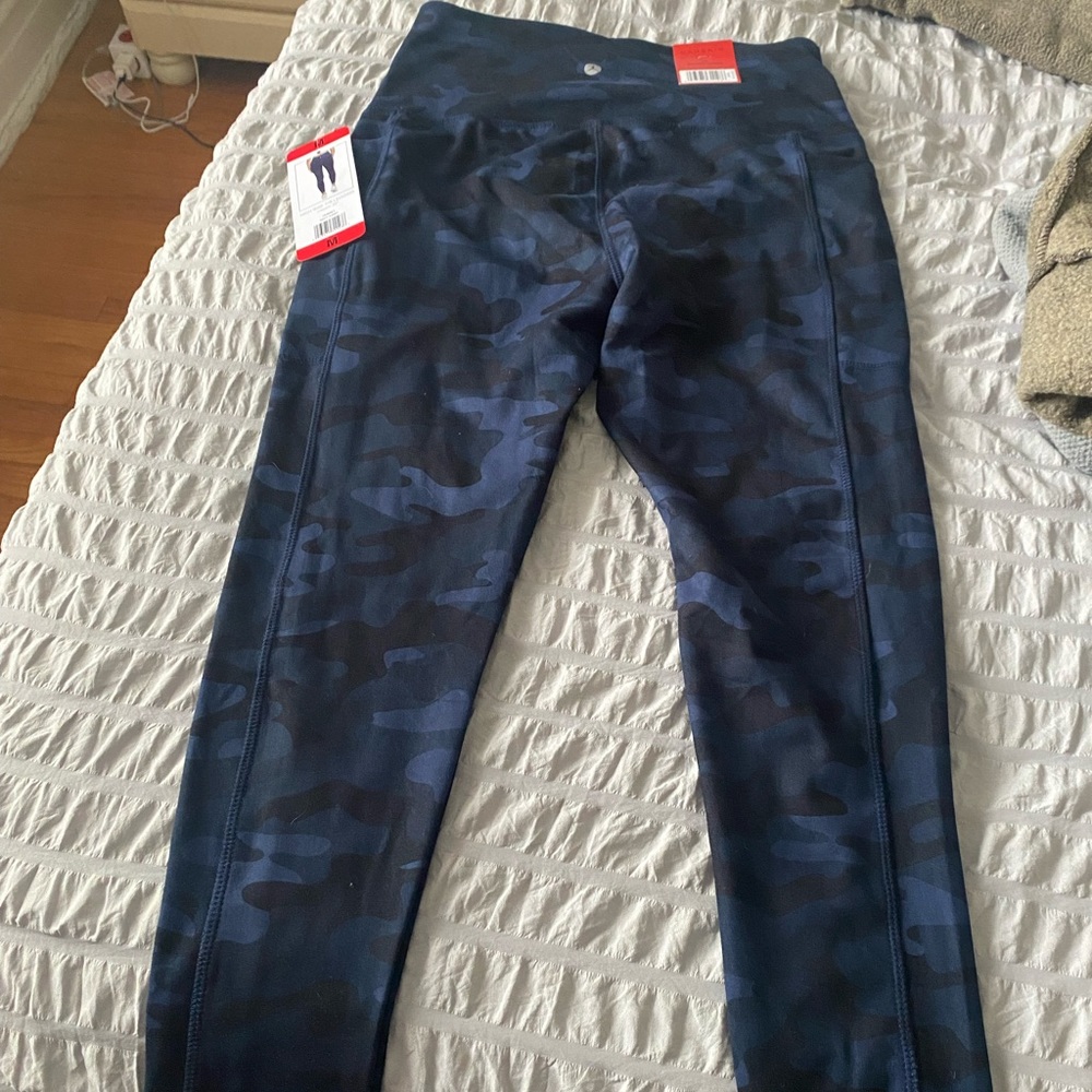 Brand new size medium Danskin blue camo leggings!